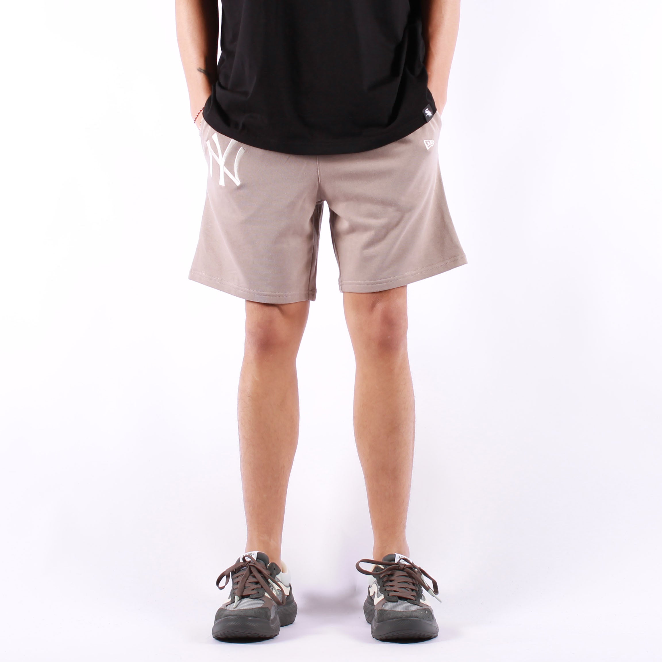 New Era - League Essential Shorts - Abrofw | New Era | Bermuda | 49.00 | Beach Break Shop