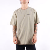 Patagonia - Ms P6 Logo Responsibili Tee - Outline Gumtree Green